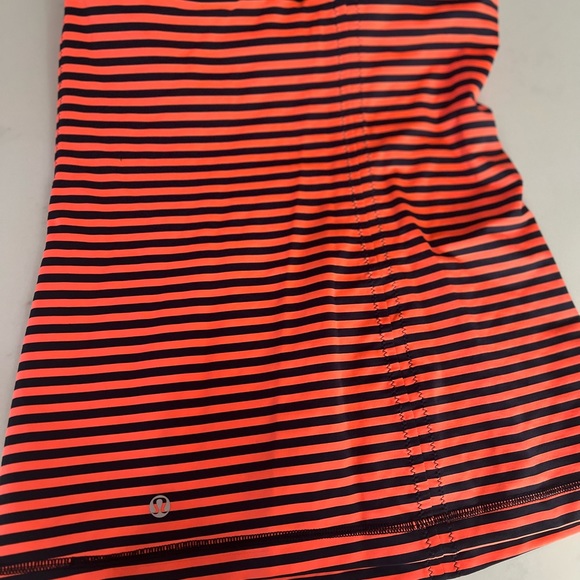 size 4 EUC lululemon racerback tank - Picture 2 of 3